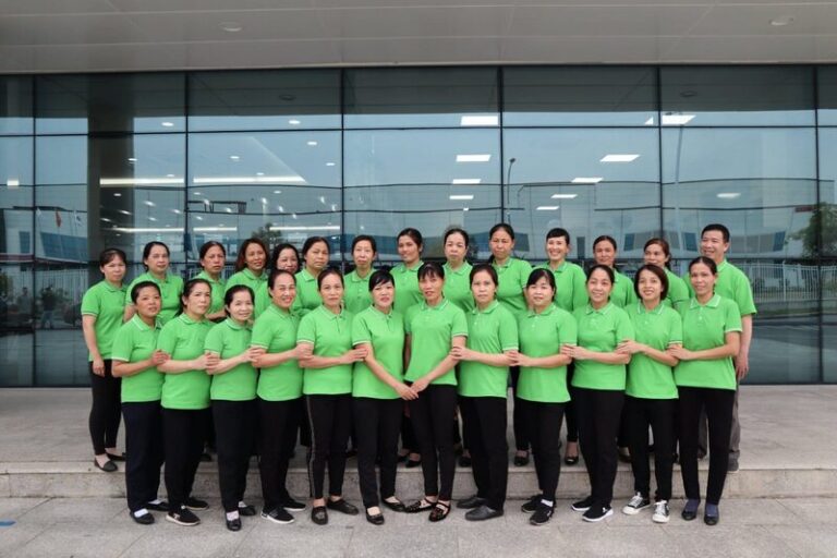 Nhân viên vệ sinh không thể thiếu đồng phục khi làm việc