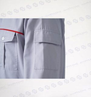 Alternative view of Đồng phục bảo hộ công nhân cơ khí màu ghi sáng cổ đỏ [ Mã DCK-04]