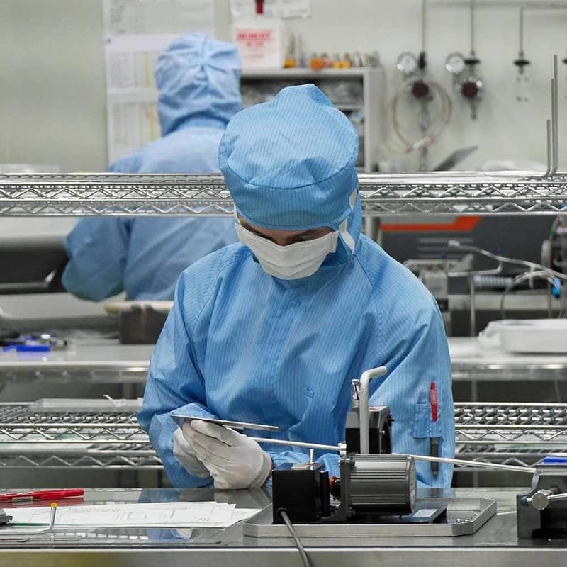 Đồng phục bảo hộ ngành điện tử Phương Nam đạt tiêu chuẩn ESD và phù hợp với đặc thù của từng nhà máy