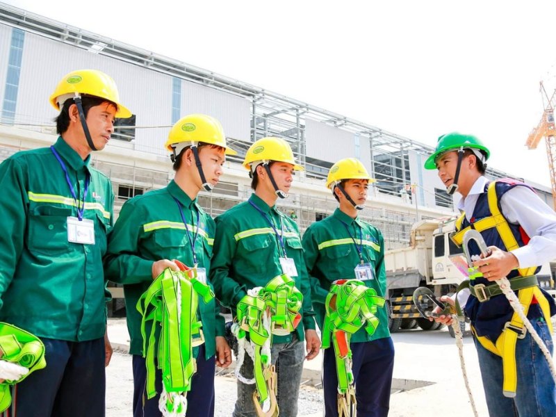 Đồng phục công nhân xây dựng giúp bảo vệ an toàn tối đa cho người lao động