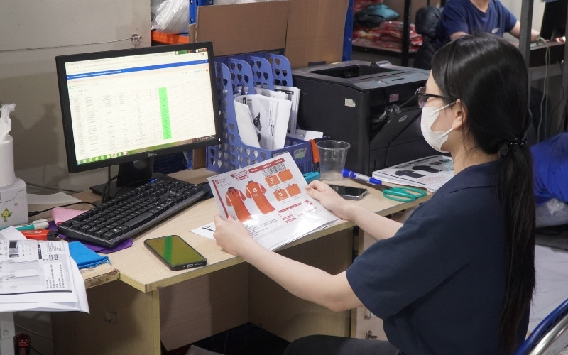 Đồng phục Nam Phương cung cấp bảng size quần áo bảo hộ lao động chuẩn với các thông số chi tiết