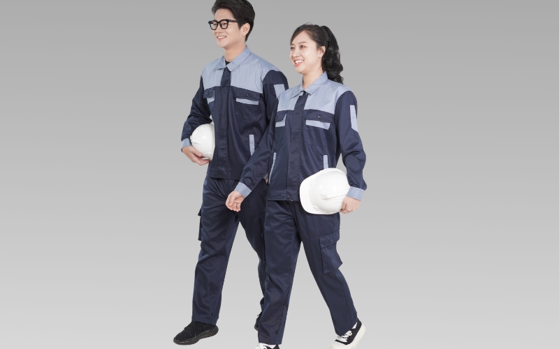 Chọn size quần áo bảo hộ cần vừa vặn với dáng người để tránh gây vướng víu và tăng nguy cơ tai nạn