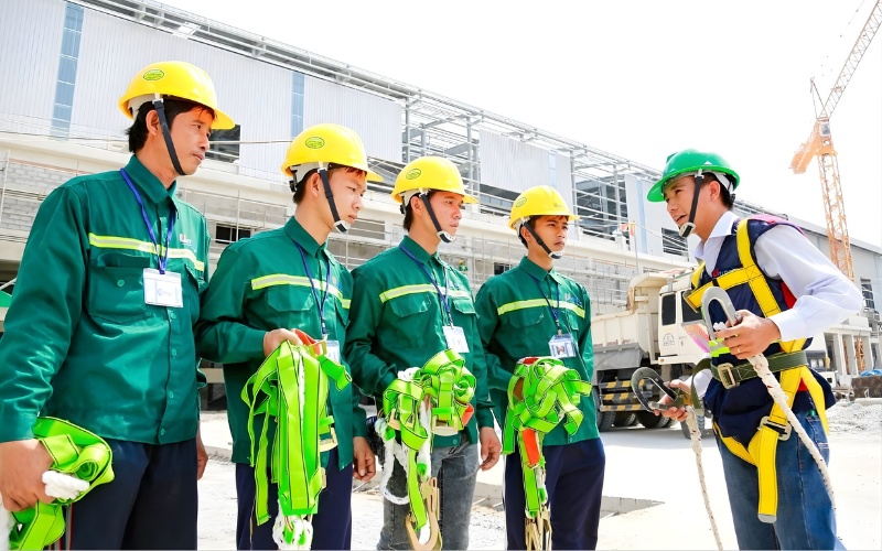 Đồng phục bảo hộ xây dựng cần chọn đúng theo từng vị trí để đảm bảo phù hợp công việc