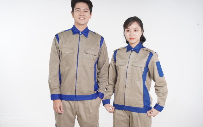 Nam Phương cung cấp bảng báo giá đồng phục nhà máy chi tiết theo chất liệu và số lượng đặt hàng