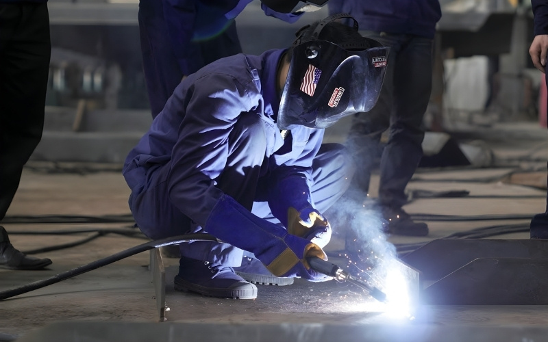 Quần áo bảo hộ chuyên dụng phân loại theo môi trường làm việc, giúp nâng cao hiệu quả bảo vệ