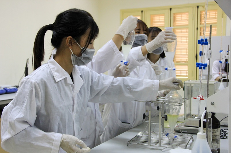 Áo choàng bảo hộ phòng thí nghiệm cấp độ rủi ro thấp
