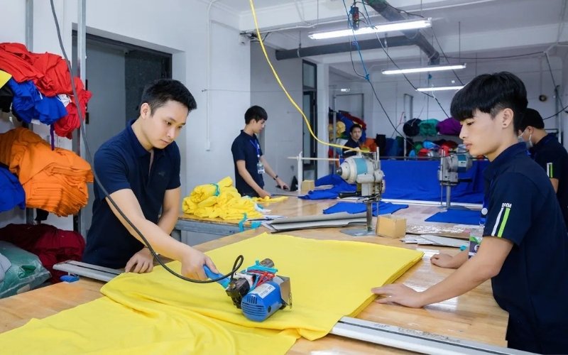 Nam Phương may áo gile bảo hộ chuẩn đẹp, nâng cao nhận diện và đảm bảo an toàn cho lực lượng bảo vệ