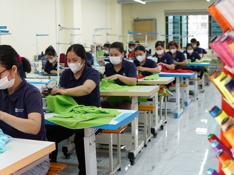 Nam Phương là đơn vị chuyên sản xuất đồng phục bảo hộ lao động chuyên nghiệp, được nhiều doanh nghiệp tin tưởng lựa chọn