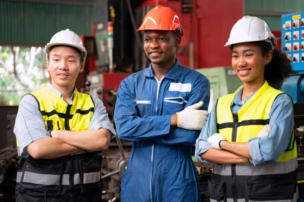 Đồng phục bảo hộ Cơ khí - Sản xuất còn được thiết kế theo từng nhóm công việc cụ thể