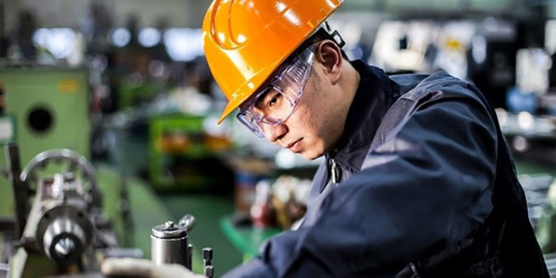 Giá đồng phục bảo hộ Cơ khí - Sản xuất bị ảnh hưởng bởi nhiều yếu tố khác nhau