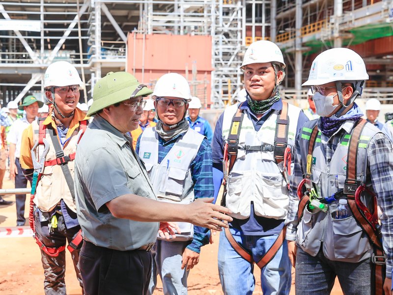 Kiểu dáng ảnh hưởng đến sự tiện dụng và tính thẩm mỹ của đồng phục bảo hộ kỹ thuật
