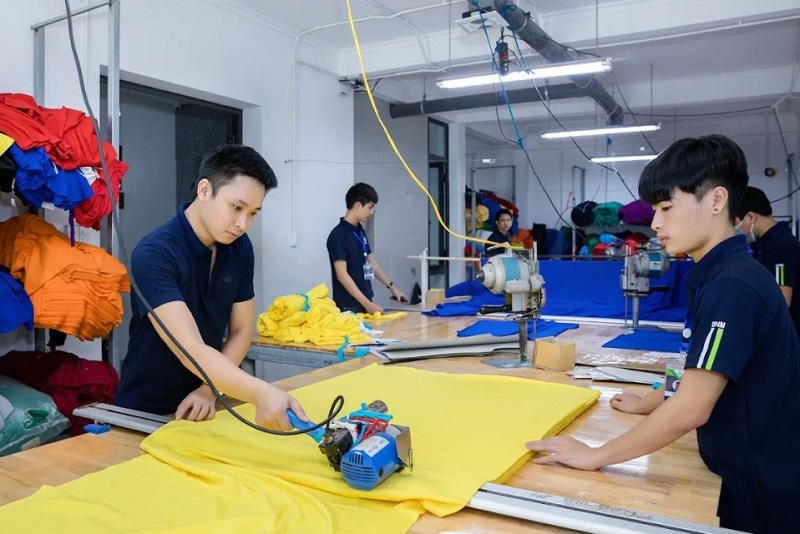 Đồng Phục Nam Phương luôn may mẫu thử trước khi sản xuất hàng loạt