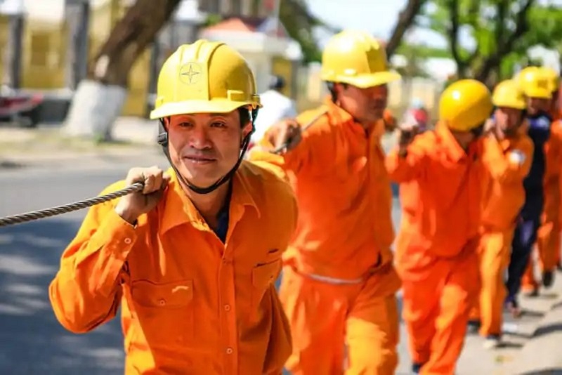 Việc lựa chọn đồng phục bảo hộ điện lực cần phù hợp với môi trường làm việc