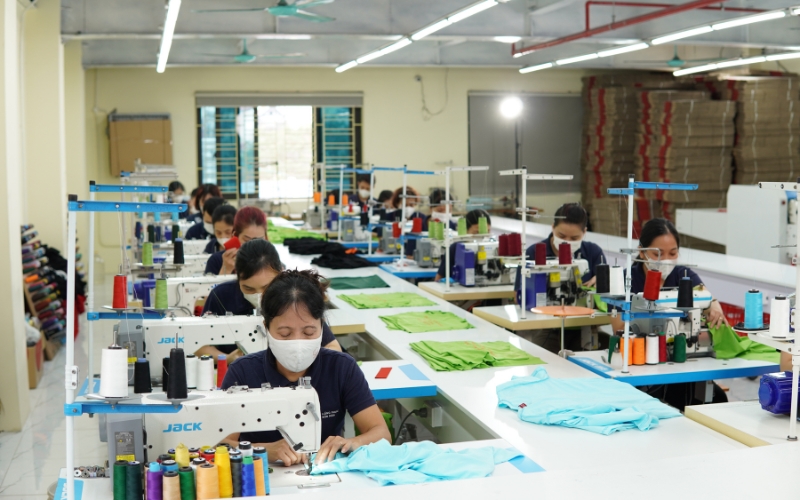 Đồng Phục Nam Phương là đơn vị sản xuất áo bảo hộ chống dịch chất lượng, giá xưởng tận gốc