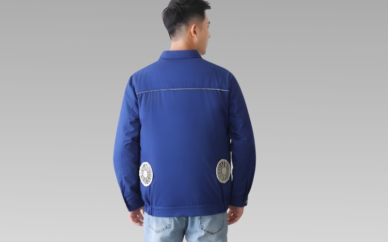 Áo bảo hộ có quạt giúp làm mát cơ thể, giảm oi bức trong môi trường làm việc khắc nghiệt