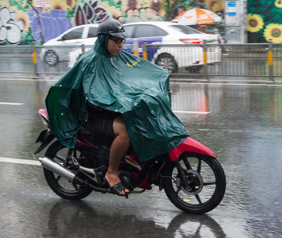 Tuổi thọ lớp mực in ép nhiệt trên áo mưa từ 1-5 năm phụ thuộc vào chất liệu sử dụng