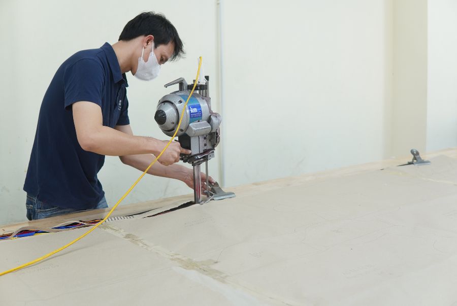 Đồng phục bảo hộ cơ khí DCK-12 có phối màu mạnh mẽ, dễ nhận diện, phù hợp in thêu logo doanh nghiệp tại Đồng Phục Nam Phương