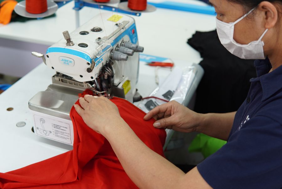 Chất liệu Kaki Pangrim bền đẹp, thấm hút mồ hôi tốt, mang lại cảm giác thoải mái suốt ngày dài làm việc 