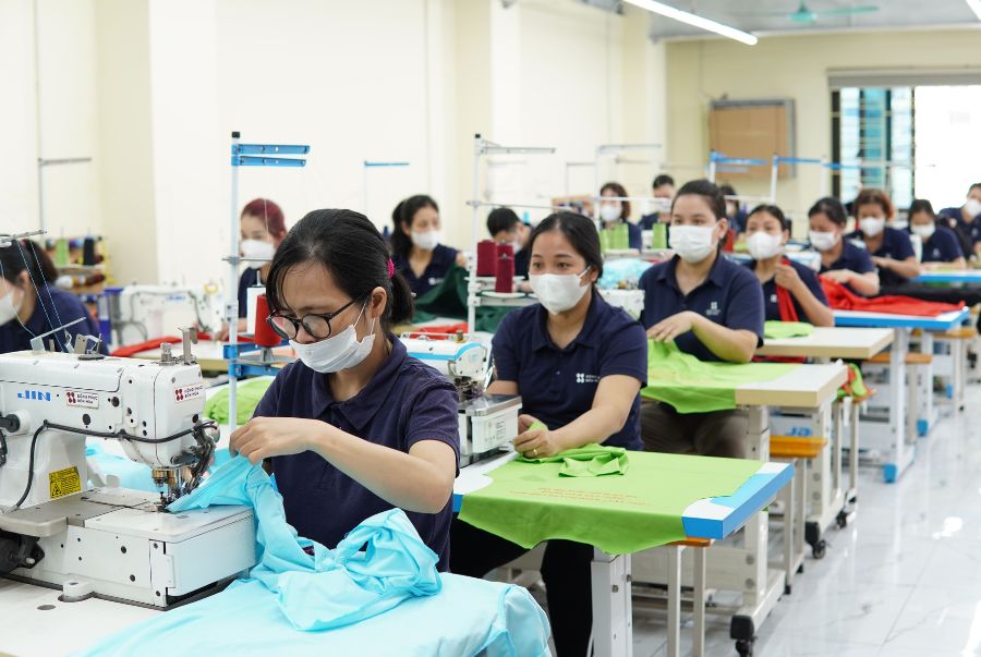 Đồng Phục Nam Phương nhận may áo gile kỹ thuật theo yêu cầu, hỗ trợ thiết kế logo, phối màu và sản xuất số lượng lớn cho doanh nghiệp