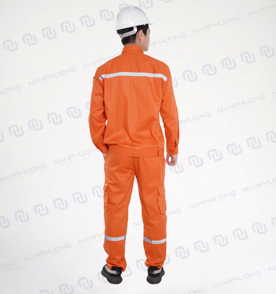 Dải phản quang xám bạc giúp tăng khả năng nhận diện trong điều kiện thiếu sáng