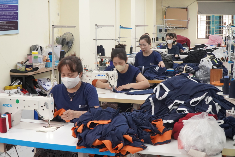 Các doanh nghiệp nên trang bị áo khoác bảo hộ phản quang