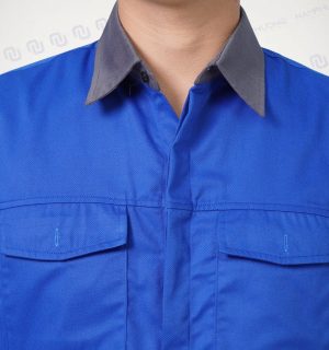 Cổ áo bẻ làm tổng thể bộ đồng phục thêm chỉn chu và sang trọng