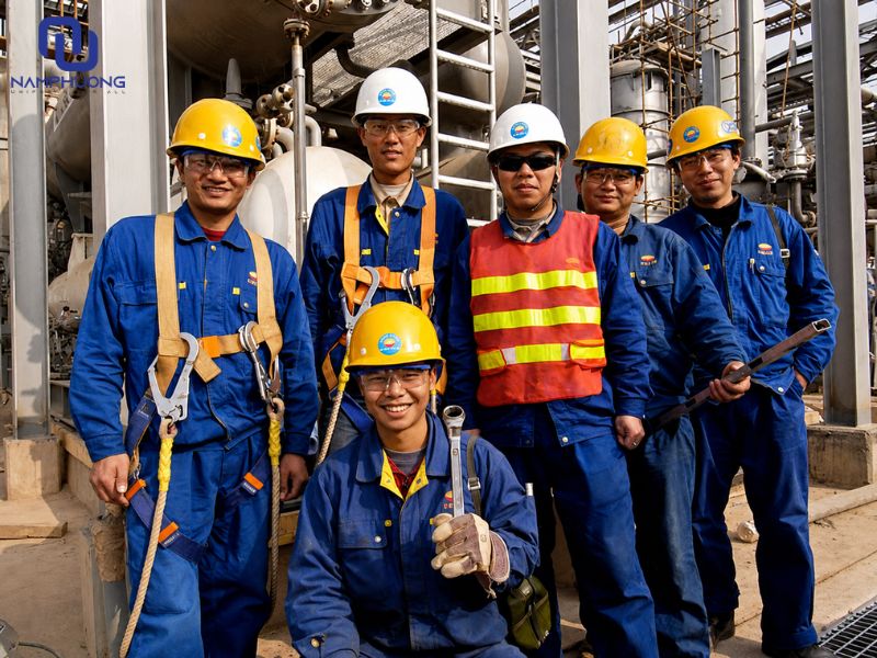 Có thể lựa chọn áo khoác bảo hộ màu xanh nany trong môi trường nhiều bụi bẩn