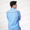 Dải phản quang sau lưng giúp tăng độ an toàn khi làm việc tại công trường
