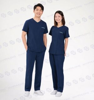Đồng phục bảo hộ y tế mã DYT-07 thiết kế cổ chữ V mềm mại