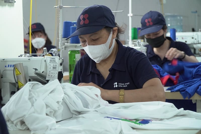 Đồng Phục Nam Phương cung cấp đa dạng mẫu áo chống cháy phù hợp theo từng môi trường làm việc