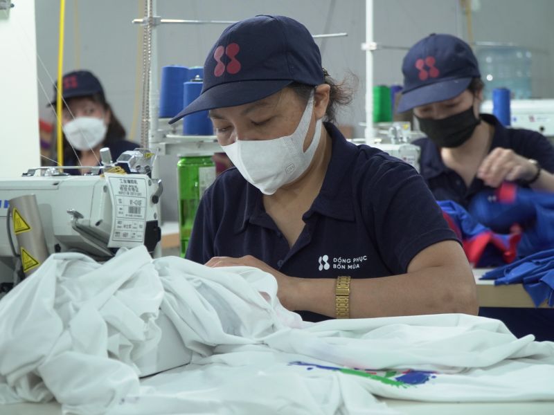 Đồng Phục Nam Phương là đơn vị may áo bảo hộ uy tín, chuyên nghiệp