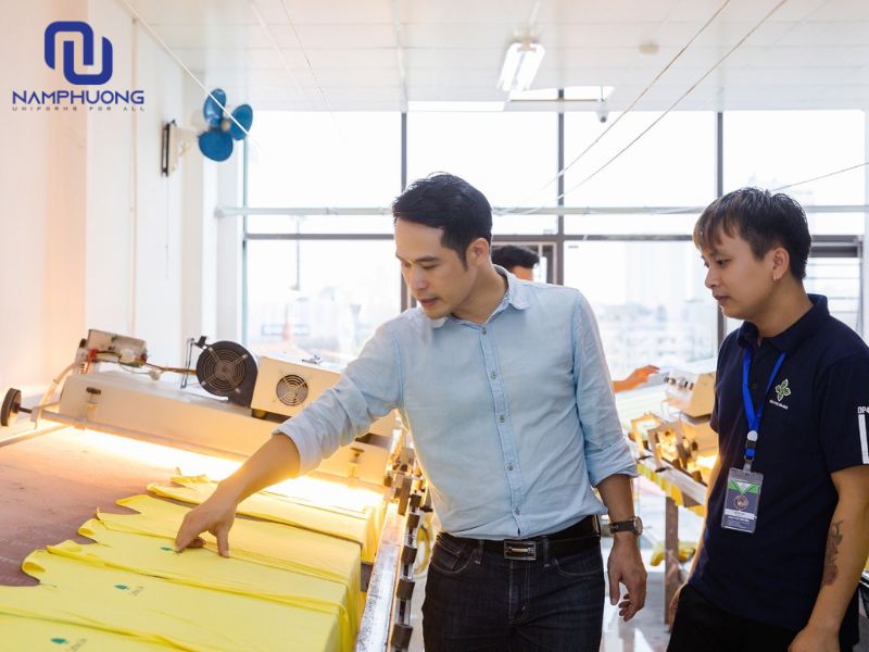 Đồng Phục Nam Phương sẽ tư vấn phương án may áo khoác bảo hộ lao động phù hợp với ngân sách