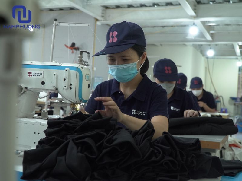 Đồng Phục Nam Phương tư vấn chất liệu và form áo phù hợp