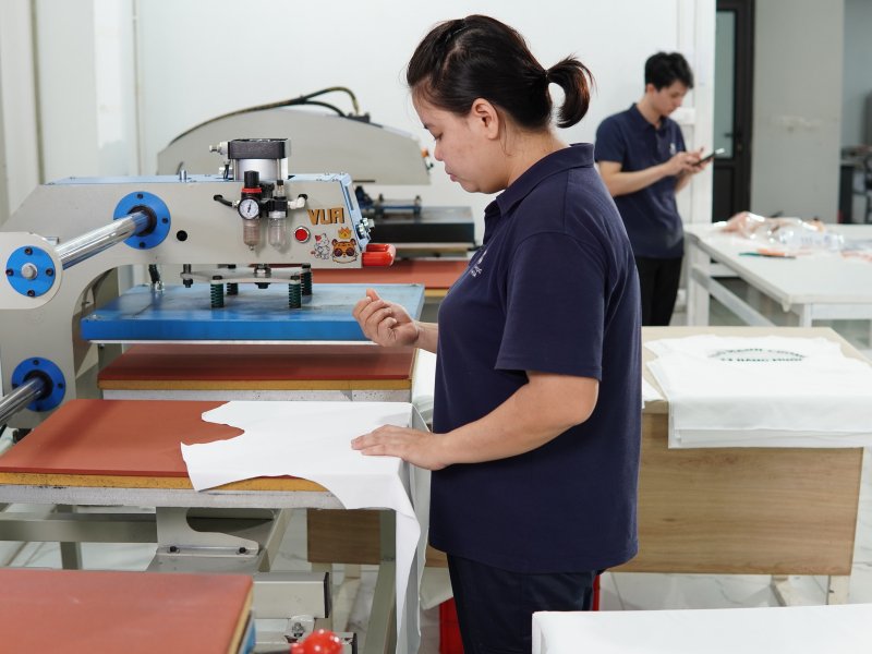Đồng Phục Nam Phương tư vấn form áo, bảng size và may đo theo nhu cầu thực tế