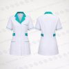 Chi tiết viền xanh phối ở tay áo, túi ngực và túi hông tạo điểm nhấn nổi bật