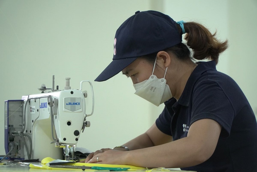 Nam Phương còn hỗ trợ thêu logo theo yêu cầu của doanh nghiệp