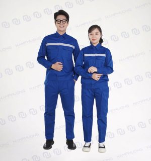 Dải phản quang màu xám bạc chạy ngang thân trước tăng khả năng nhận diện