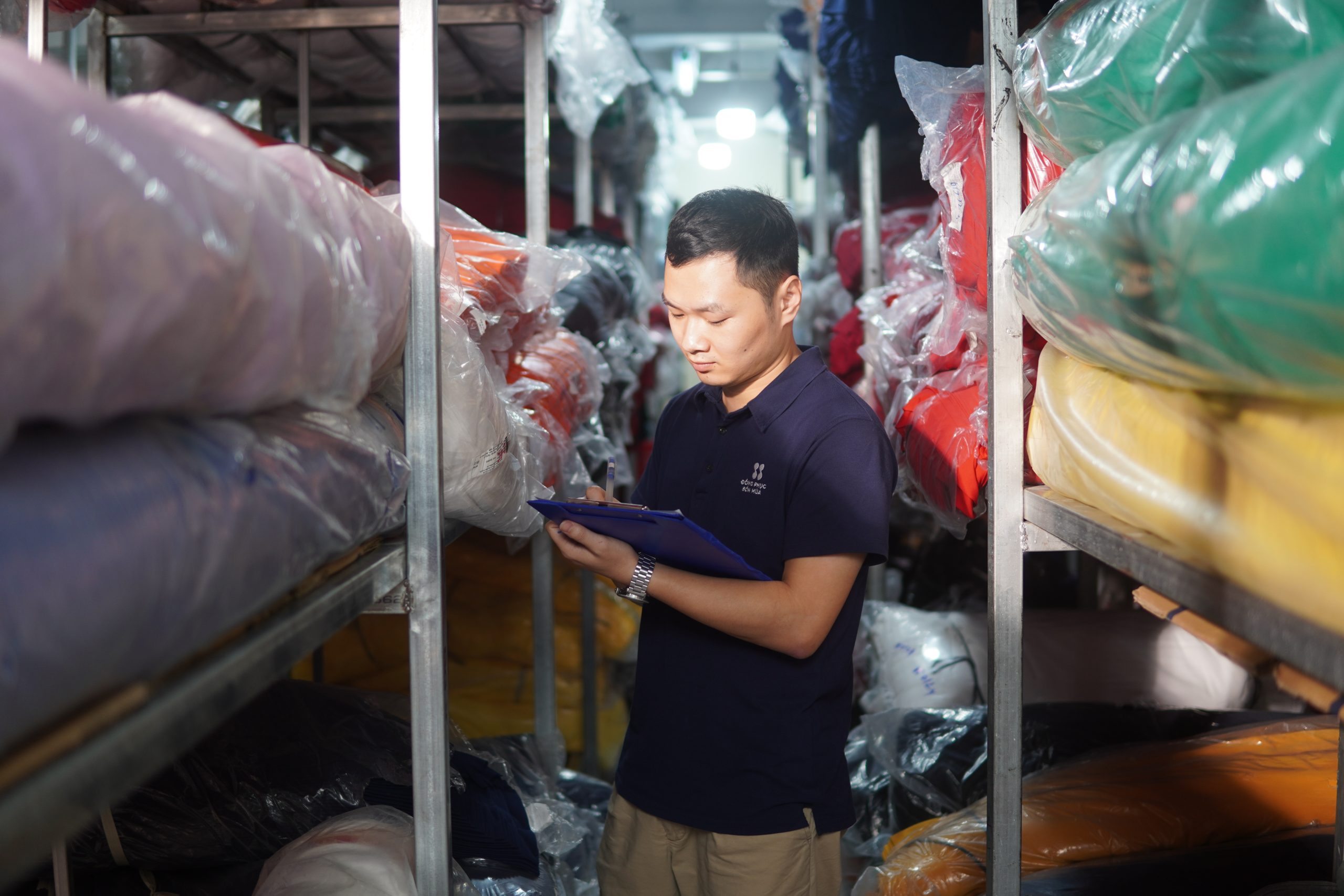 Đồng Phục Nam Phương đồng hành cùng sinh viên SGU lưu giữ khoảnh khắc đáng nhớ qua thiết kế áo trẻ trung, thoải mái