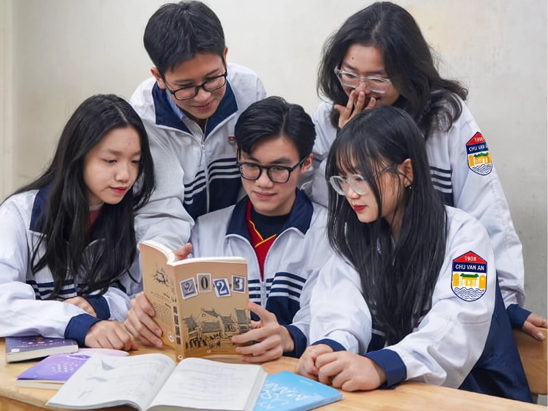 Áo khoác đồng phục Chu Văn An giữ ấm tốt, thanh lịch và phù hợp sử dụng trong mùa lạnh