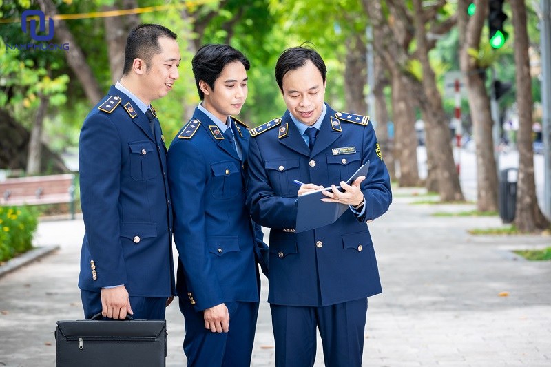 Áo khoác quản lý thị trường giữ ấm, đồng bộ và bảo đảm tác phong 