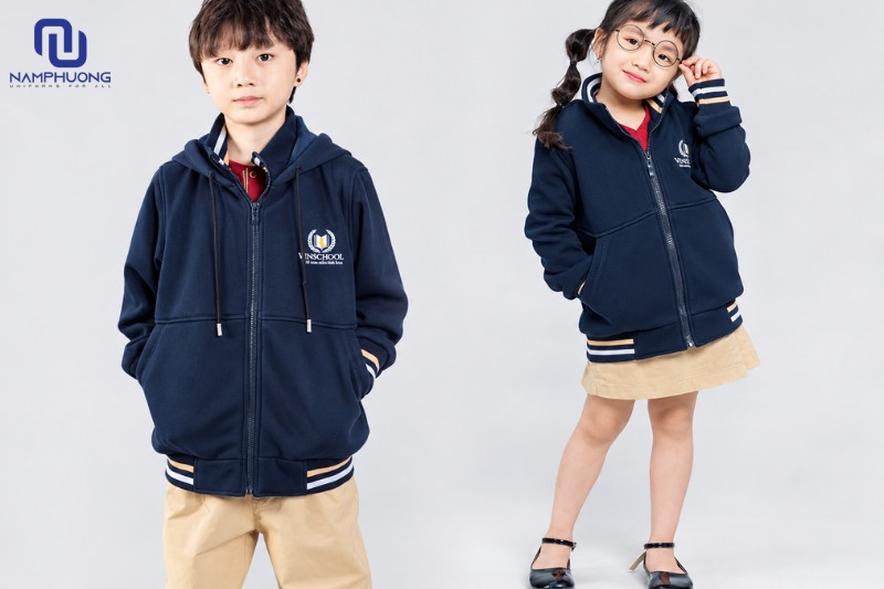 Áo khoác Vinschool giữ ấm hiệu quả, gọn gàng và thuận tiện sử dụng 