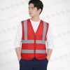 Áo phản quang APQ-08 sử dụng khóa kéo chạy dọc từ cổ xuống gấu áo