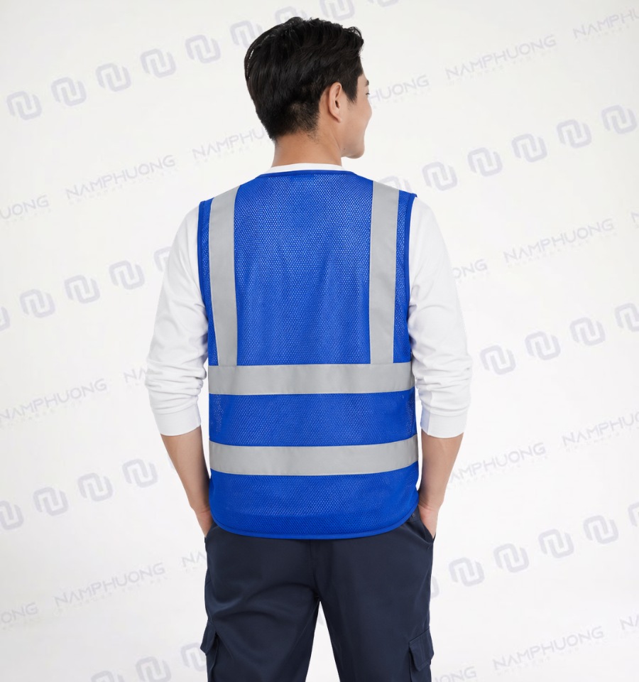 Dải phản quang trên áo APQ-08 được bố trí khoa học