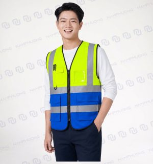 Khóa kéo thiết kế chính giữa thân trước, thuận tiện khi thay áo