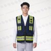 APQ-15 có thiết kế gile không tay, cổ chữ V