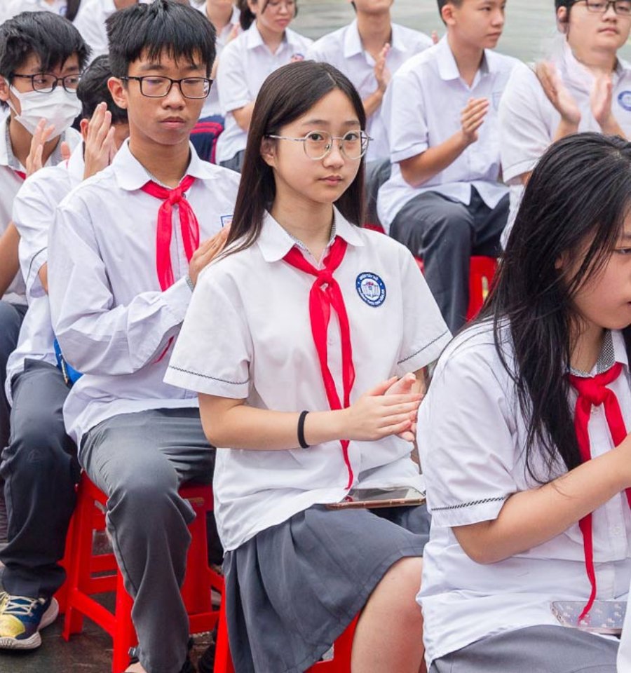Áo sơ mi đồng phục THPT Chu Văn An thanh lịch, trưởng thành và gợi nhớ nét đẹp tuổi học trò