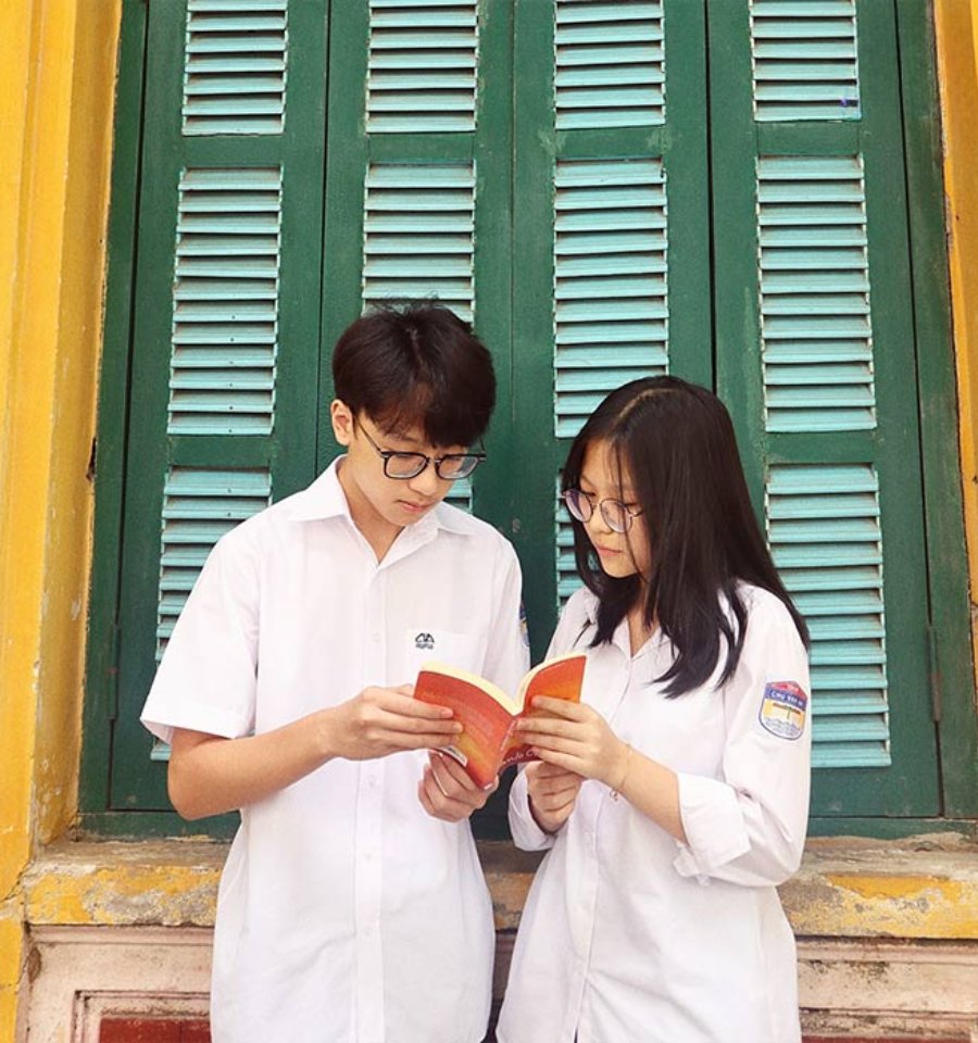 Áo sơ mi đồng phục Chu Văn An cấp 2 trong sáng, thanh lịch và đậm nét học trò