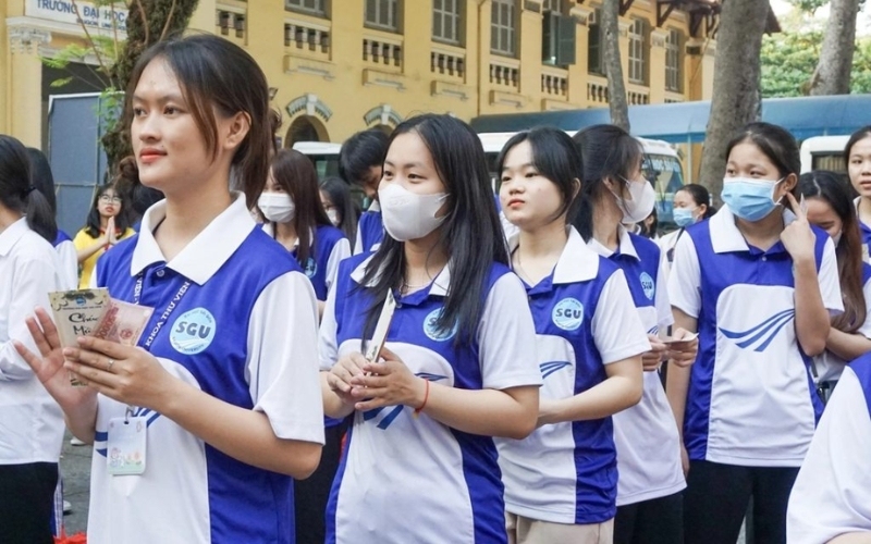 Đồng phục SGU đa dạng kiểu dáng, phù hợp nhiều hoạt động và thể hiện hình ảnh sinh viên trẻ trung