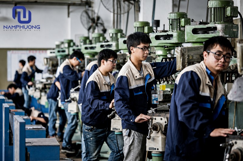 Đồng phục kỹ thuật nhà máy giúp doanh nghiệp xây dựng hình ảnh chuyên nghiệp và đồng bộ