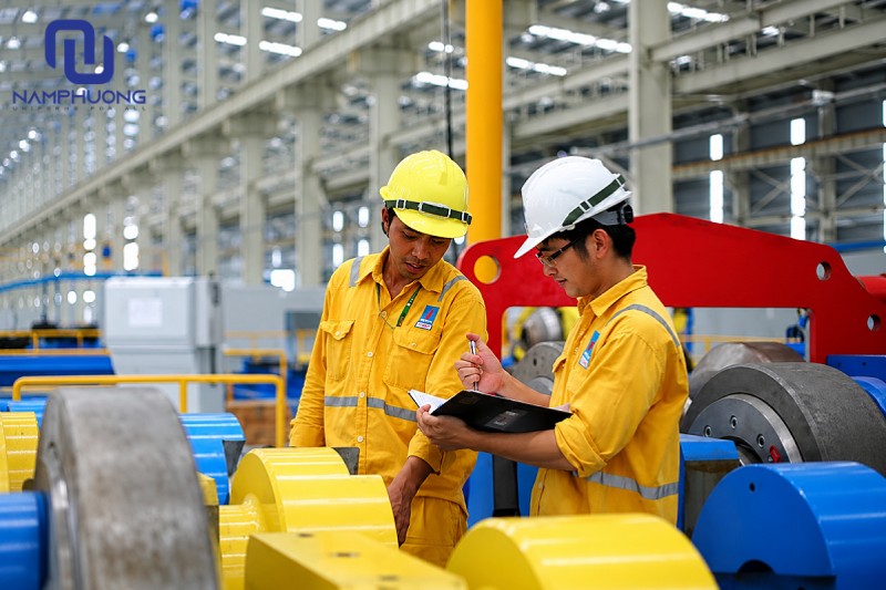 Đồng phục kỹ thuật thoáng mát, hỗ trợ vận động linh hoạt suốt ca dài